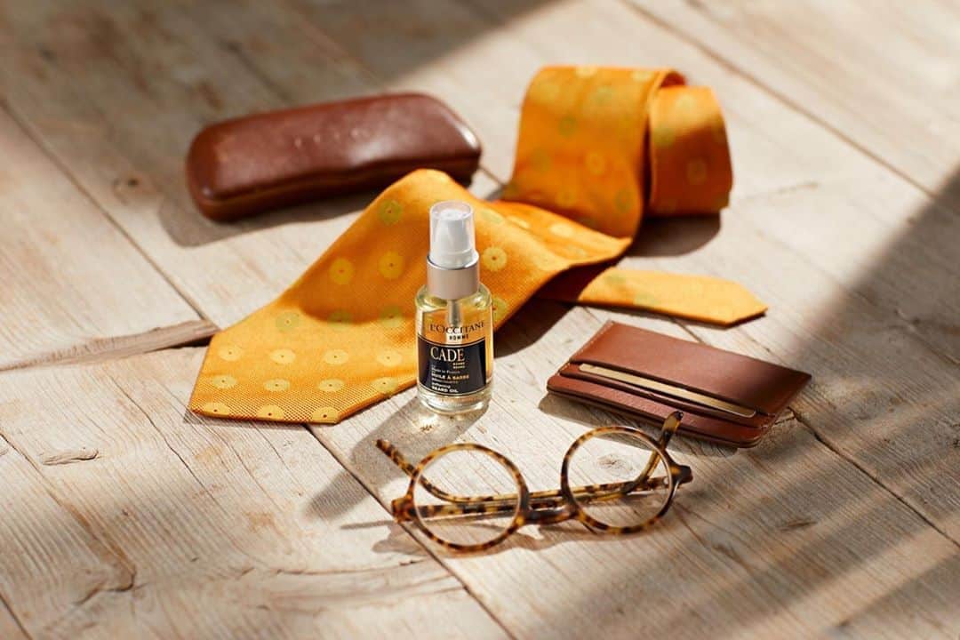 のインスタグラム：「On World Beard Day, is there any other way to celebrate than by taming and nourishing your chin’s best friend? 🧔🏽 Our Cade Beard Oil is easily absorbed, not at all greasy, and designed to soften sharp stubble to create a more manageable and stylish look. Not only that but it protects and purifies your skin – the full package.⁣ ⁣ #Cade #SkinCareForMen #BeardCare #Skincare #NaturalBeauty #WorldBeardDay #LOccitaneForMen #LOccitane⁣」
