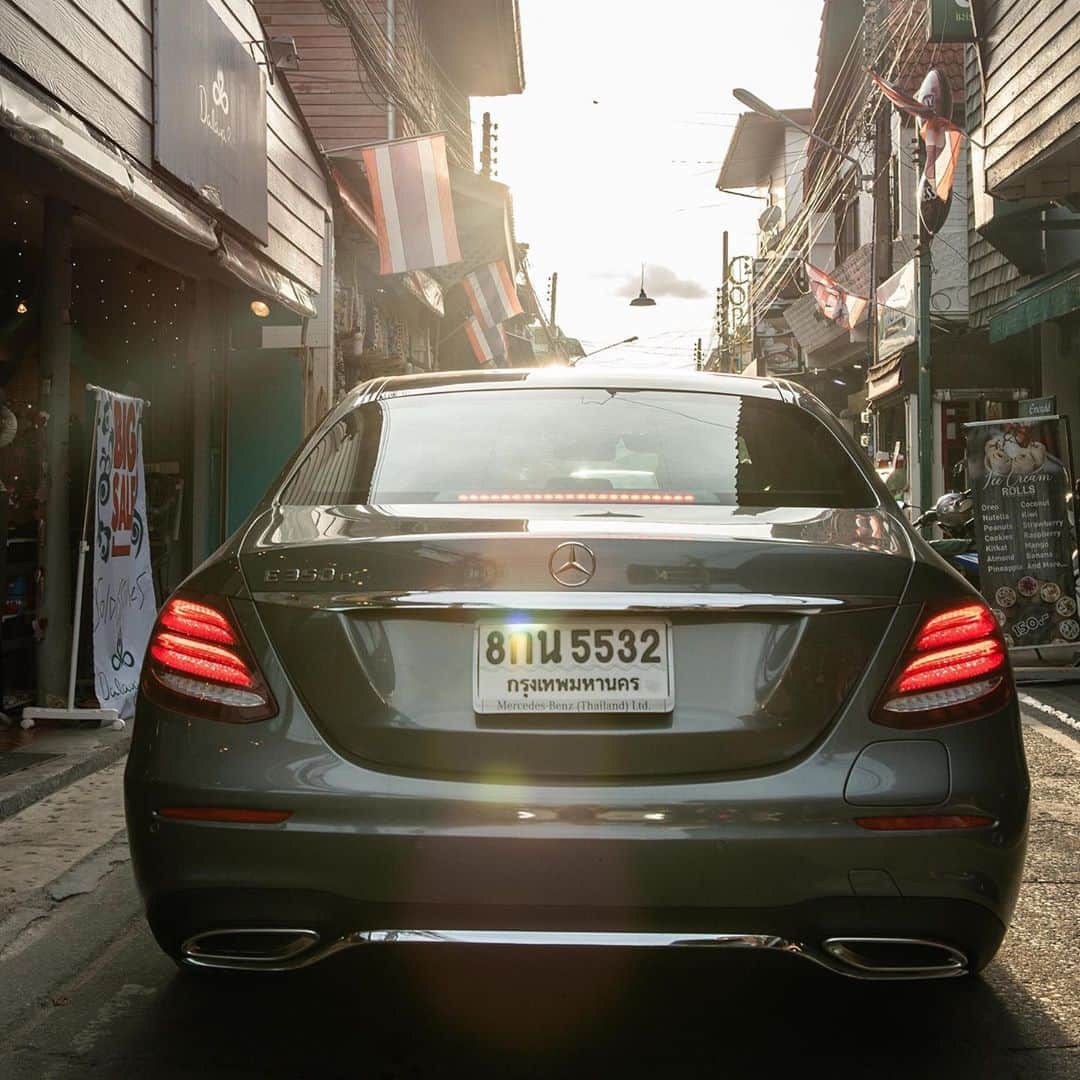 Mercedes-Benz Thailandさんのインスタグラム写真 - (Mercedes-Benz ThailandInstagram)「📷 #MBStarShot of the Month ⭐  หากคุณเต็มที่กับไลฟ์สไตล์และการใช้ชีวิตในแบบคุณ สามารถร่วมแบ่งปันภาพถ่ายหรือเรื่องราวความสนุก และความรู้สึกประทับใจกับ Mercedes-Benz (Thailand) พร้อมลุ้นรับของรางวัลสุดพิเศษได้ง่ายๆ*  เพียงแชร์ภาพถ่ายกับรถยนต์เมอร์เซเดส-เบนซ์ คู่ใจของคุณลงใน Facebook หรือ Instagram พร้อมติด #MBStarShot  ภาพที่ได้รับเลือก จะถูกเผยแพร่บนช่องทาง Mercedes-Benz Thailand พร้อมกับให้เครดิตเจ้าของภาพ และได้รับของรางวัลสุดพิเศษจากเรา ทุกเดือนตลอดทั้งปี!* (ดูของรางวัลได้ที่ใต้คอมเมนต์)  อ่านกติกาการร่วมสนุกเพิ่มเติมได้ที่* http://mb4.me/MBStarShot_Activity  *เงื่อนไขเป็นไปตามที่บริษัทฯ กำหนด #MercedesBenz #MercedesBenzThailand」9月1日 19時02分 - mercedesbenzthailand