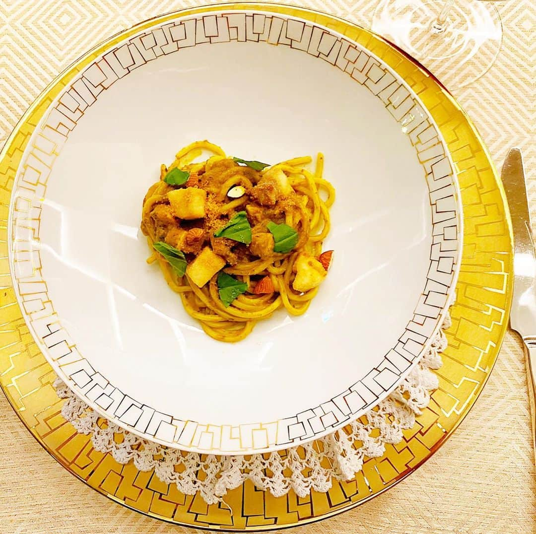 ベリッシモ・フランチェスコさんのインスタグラム写真 - (ベリッシモ・フランチェスコInstagram)「Goooood! Tonnarelli pesto alla trapanese con pescespada at Salone Tokyo🍝 サローネトウキョウで美味しいパスタを頂きました！😋 #ベリッシモ #料理研究家 #francescobellissimo #chef #tvchef #料理系youtuber #たねうまtv #イタリア #イタリア料理 #イタリアの種馬 #pasta #italian #italianstyle #italianfood #tonnarelli #tokyo #nightlife #vip #luxurylifestyle #costapiùerpiattodellapasta #magnisolosechairisordi #日比谷ミッドタウン #salonetokyo #nouvellecuisine #foodporn #foodstagram #chefslife #meportoacasaerpiatto」9月1日 19時02分 - bellissimoyoshi