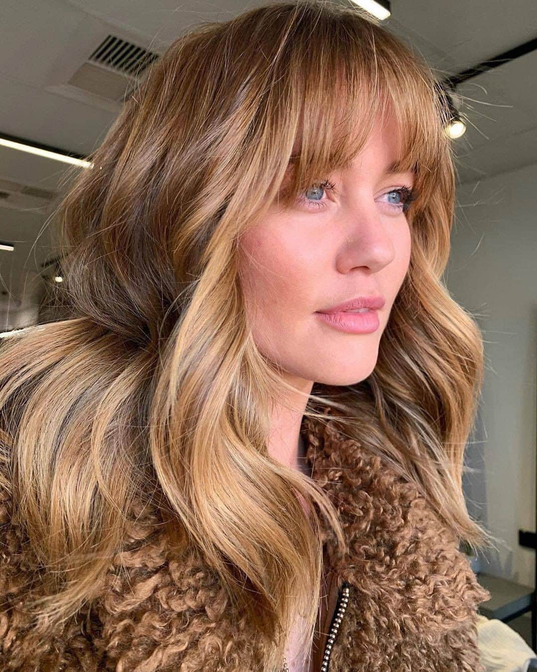 ghd hairさんのインスタグラム写真 - (ghd hairInstagram)「Autumnal hair inspiration incoming...✨🍂💋 We are in love with this copper luxe look 😍  @studiolioness  @scherri   #ghd #ghdhairpro #hairgoals #hairinspo #copperluxe #copperwaves #autumn #autumnhairvibes #hairtransformation」9月1日 19時15分 - ghdhair