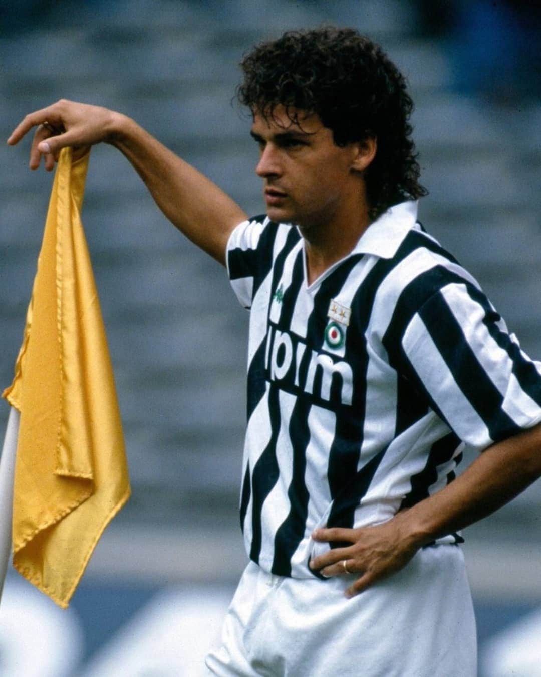 ユヴェントスFCさんのインスタグラム写真 - (ユヴェントスFCInstagram)「#OnThisDay in 1990, Roberto Baggio made his debut in Bianconero! ❤⚪⚫  #FinoAllaFine #ForzaJuve」9月1日 19時27分 - juventus