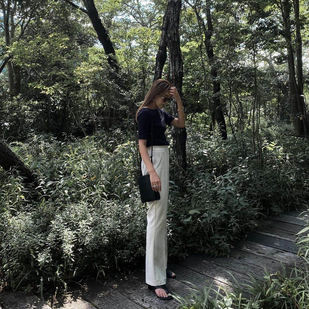 のインスタグラム：「. . @chuclla_official BAG 小さくてコンパクトなbagが欲しくて見つけて即買い✔︎ color展開豊富やってbrownと 悩んだからやっぱり買おかな〜🦋 . #chuclla #bag #_s_code」