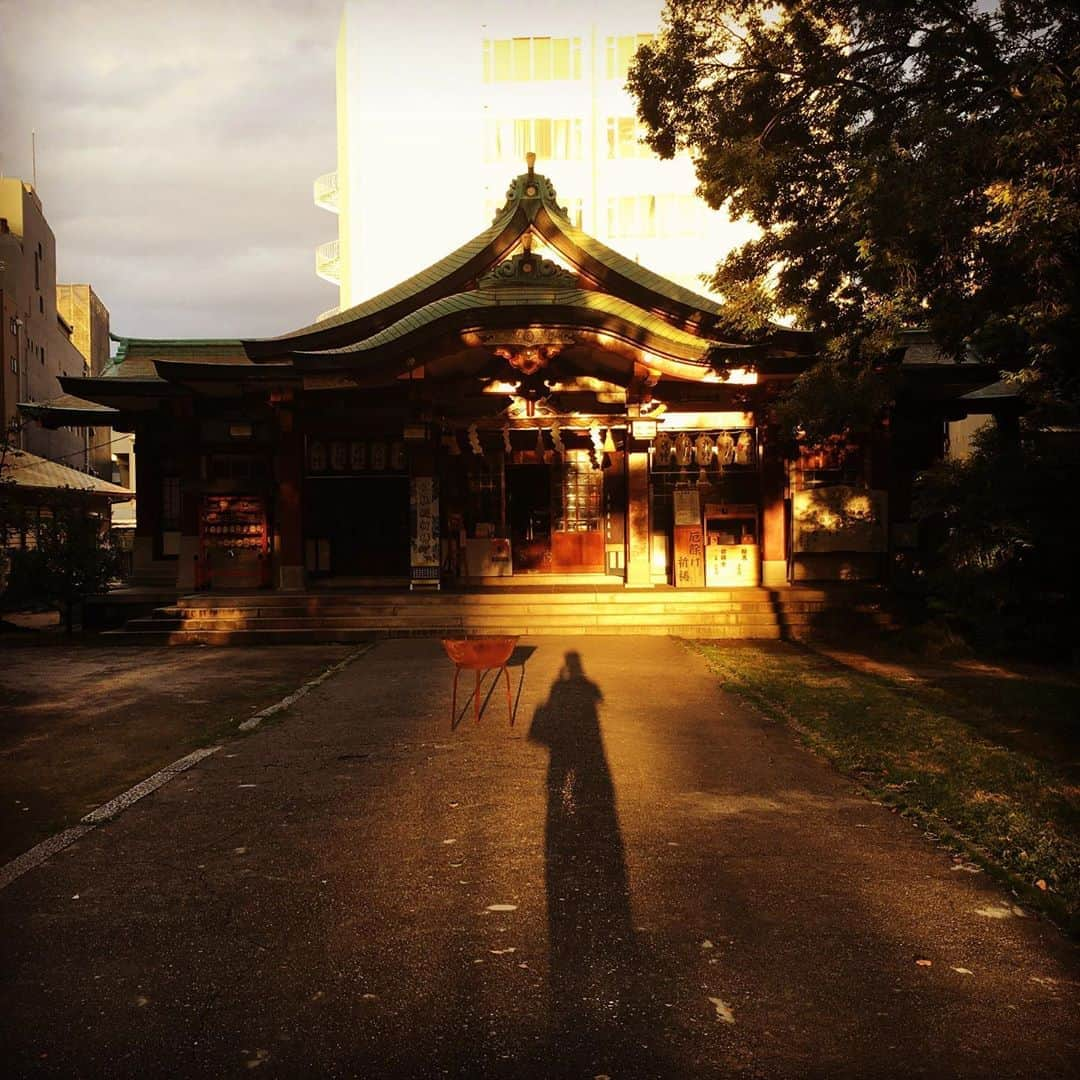 宮田麺児さんのインスタグラム写真 - (宮田麺児Instagram)「本日　天赦日。 日の出を浴びに氏神様へ みなさまにも お裾分け。  #パワースポット #パワースポット巡り #氏神様  #豊崎神社 #鹿島神社 #えびす神社 #巌島神社 #東照宮 #稲荷神社 #天赦日」9月2日 6時24分 - miyatamenji