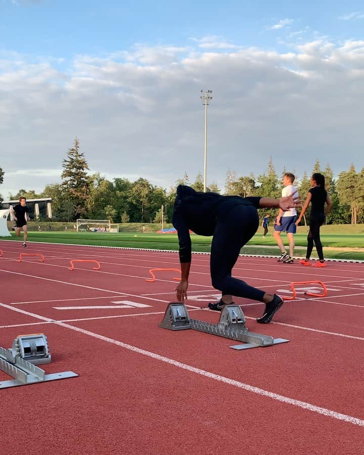 キャロル・ザヒのインスタグラム：「« VOILA !!!! j’aime bien ✔️ » ______________________________________________ 🎥 : @rubentryagain  ______________________________________________ #Nike #NikeAthlete #Sprint #Athlétisme #Trackandfield #Work」