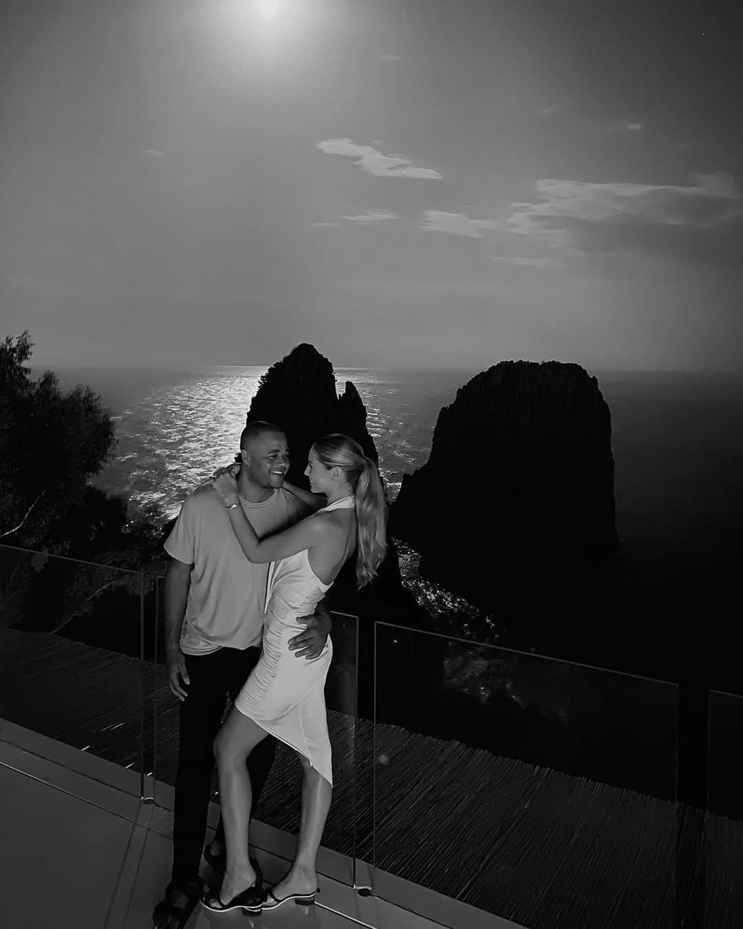 Mathilde Goehlerのインスタグラム：「YOU, ME & THE MOON」