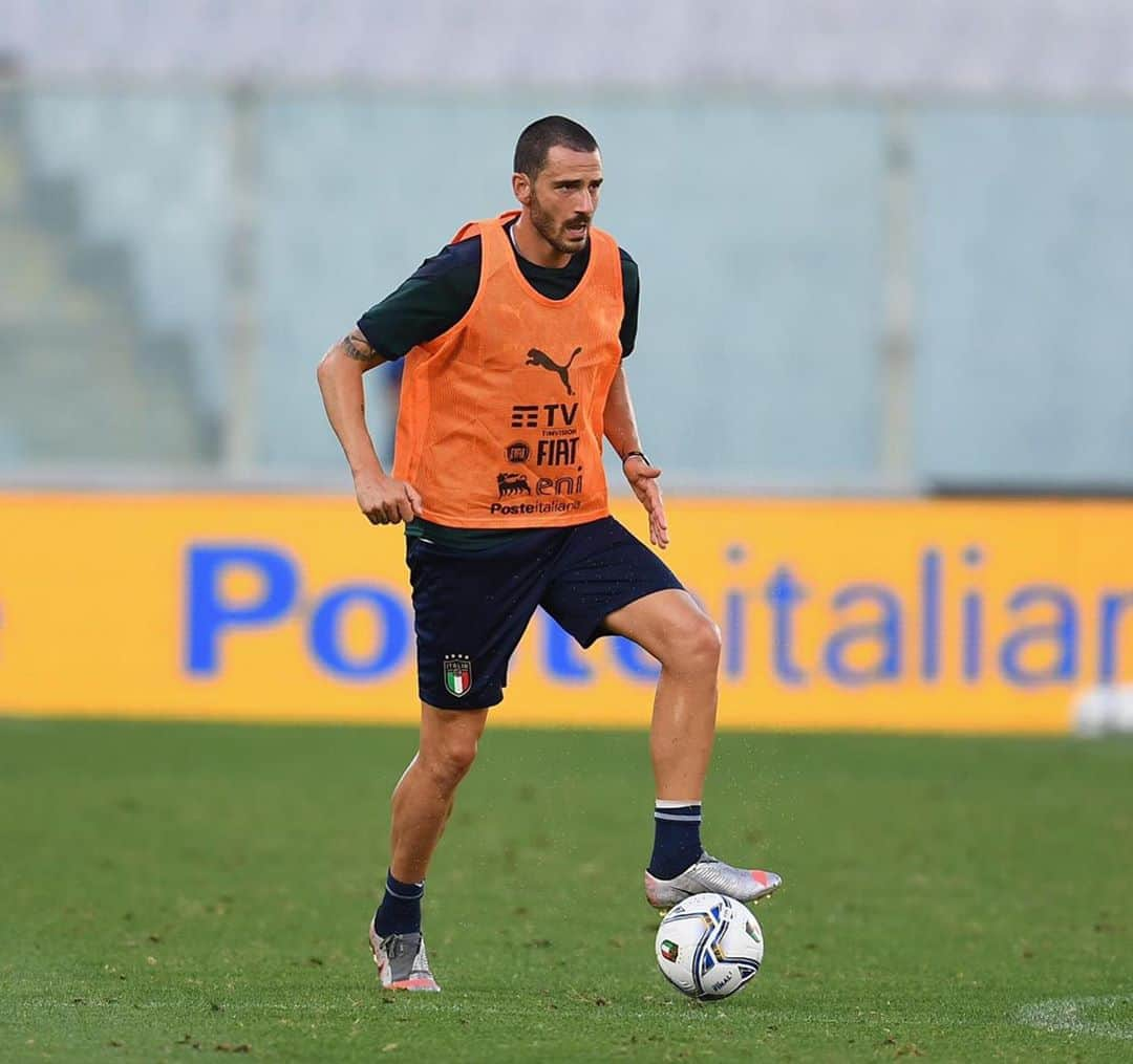 レオナルド・ボヌッチさんのインスタグラム写真 - (レオナルド・ボヌッチInstagram)「Oggi allenamento allo stadio 🏟 #LB19 #VivoAzzurro」9月2日 5時09分 - bonuccileo19