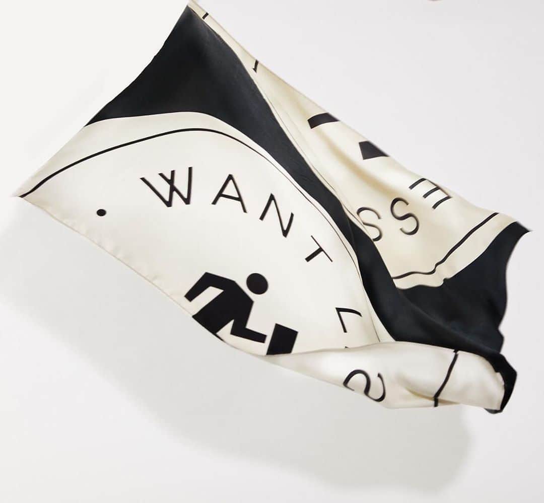ウォントのインスタグラム：「The Rohe Silk Scarf — A study in timeless luxury.  #wantlesessentiels」