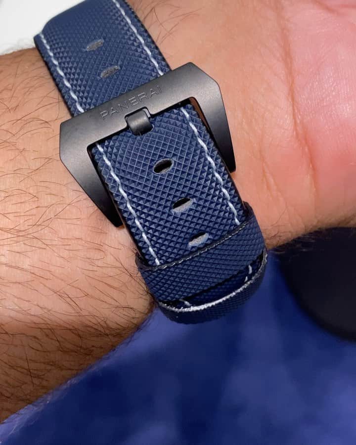 パネライのインスタグラム：「If you missed our live session from the Houston @panerai boutique in the @houstongalleria here is a sneak peak of of one of the pieces we talked about. I will be uploading the full video into IGTV in case you missed it.   In the meantime here is the new #PAM1663 Fibratech Luminor. The case is essentially made of Volcanic rock in very thin layers and features a carbon fiber bezel and gradient blue dial.   What do you think? #paneraicentral」