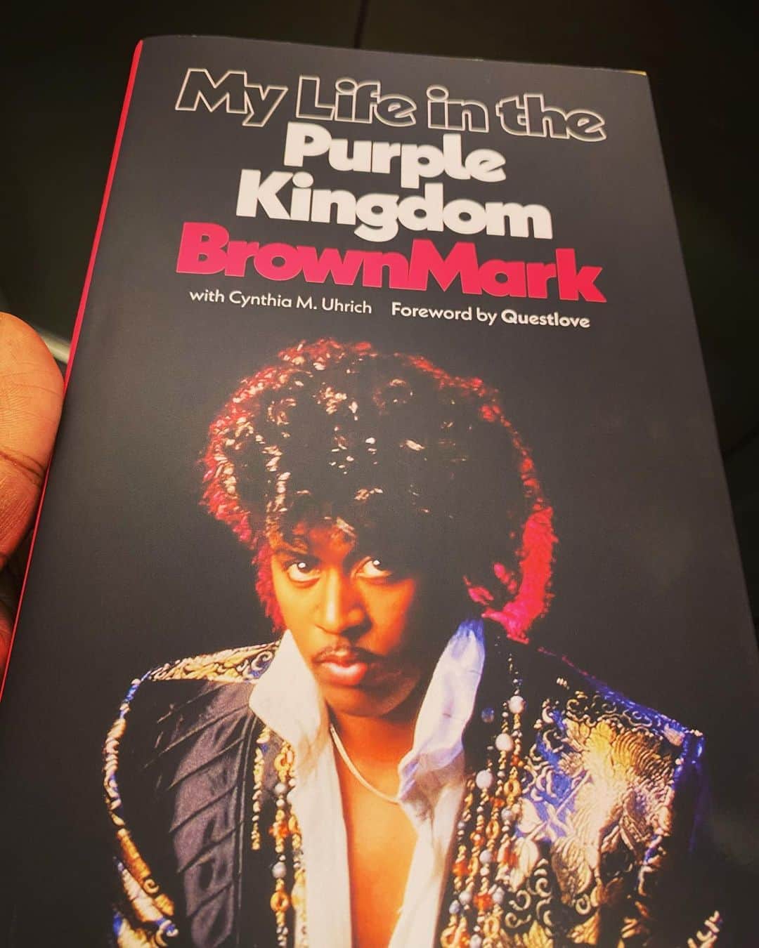 クエストラブさんのインスタグラム写真 - (クエストラブInstagram)「Purple Alert! All you #PurpleFamily @Prince heads please pre order your #BrownMark book #MyLifeInThePurpleKingdom ASAP! Honored to do his forward! You’ll love it —-follow @brownmark_prince_therevolution —-enjoy!」9月2日 5時56分 - questlove