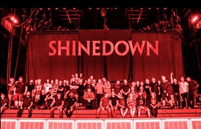 Shinedownさんのインスタグラム写真 - (ShinedownInstagram)「We miss doing this with these people... but we can’t right now. A lot of people behind the scenes are out of jobs... We must unite and take action together to help support the live events industry.  Check out @wemakeeventsnorthamerica for more info on #RedAlertRESTART & how you can help.  #WeStandStall for the live events industry 🙌」9月2日 5時49分 - shinedown