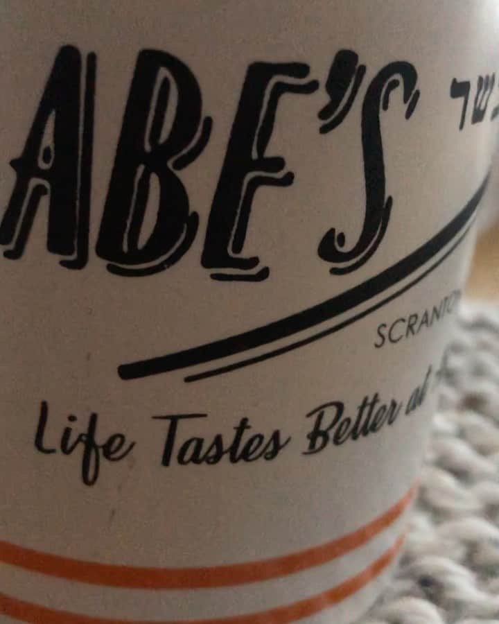 ウォーク・ザ・ムーンのインスタグラム：「it’s like Lions grew up.   (also - shout out to @abesdeli in scranton, pa. one of my favorites! 🖤🥪🖤)」
