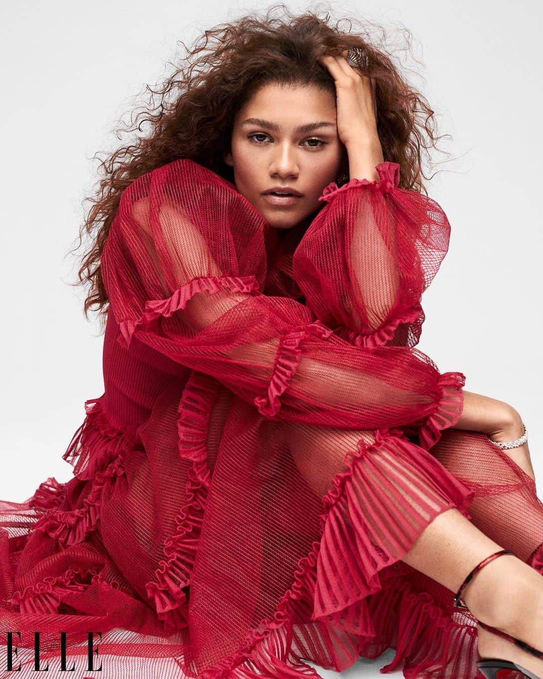 ELLE Magazineさんのインスタグラム写真 - (ELLE MagazineInstagram)「Happy birthday to this Virgo QUEEN @zendaya! 👑 To celebrate, we’re looking back at Z’s incredible beauty evolution throughout the years. Link in bio. • ELLE November 2019, photo by @zoeygrossman」9月2日 6時19分 - elleusa