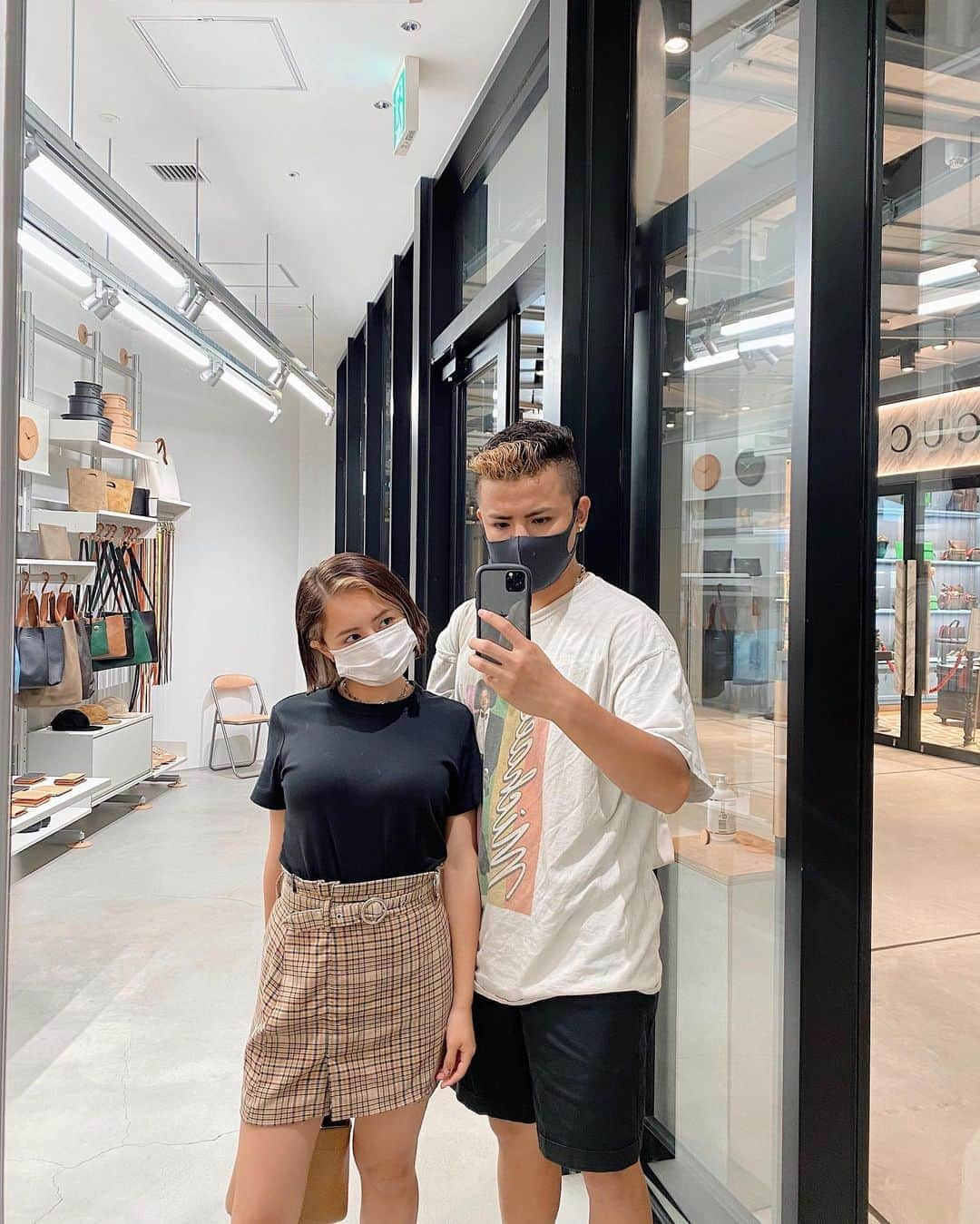 Julia Castroさんのインスタグラム写真 - (Julia CastroInstagram)「Hello September🖤 . #JULIDY #couple #relationship #fashion #outfitoftheday  #ootd #outfit #summer #autumn #fall #similarlook  #black #beige #mirror #mirrorselfie #boyfriend #秋 #夏 #ファッション #カップル #鏡 #セルフィー #夏服 #秋服 #ベージュ #夏から秋にかけて #シミラールック #シミラー #鏡セルフィーが好きな私達」9月1日 21時22分 - julia.c.0209