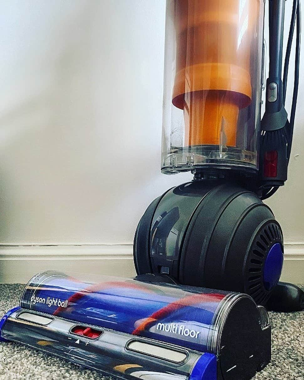 Dysonさんのインスタグラム写真 - (DysonInstagram)「Get to know your Dyson machine. You can head to our website and YouTube channel for official maintenance support and usage tips on your Dyson vacuum. 📷 @shelbreezehome #dyson #dysonhome #vacuum #vacuumcleaner #cleanhome #cleaningtips #homecleaning」9月1日 21時22分 - dyson