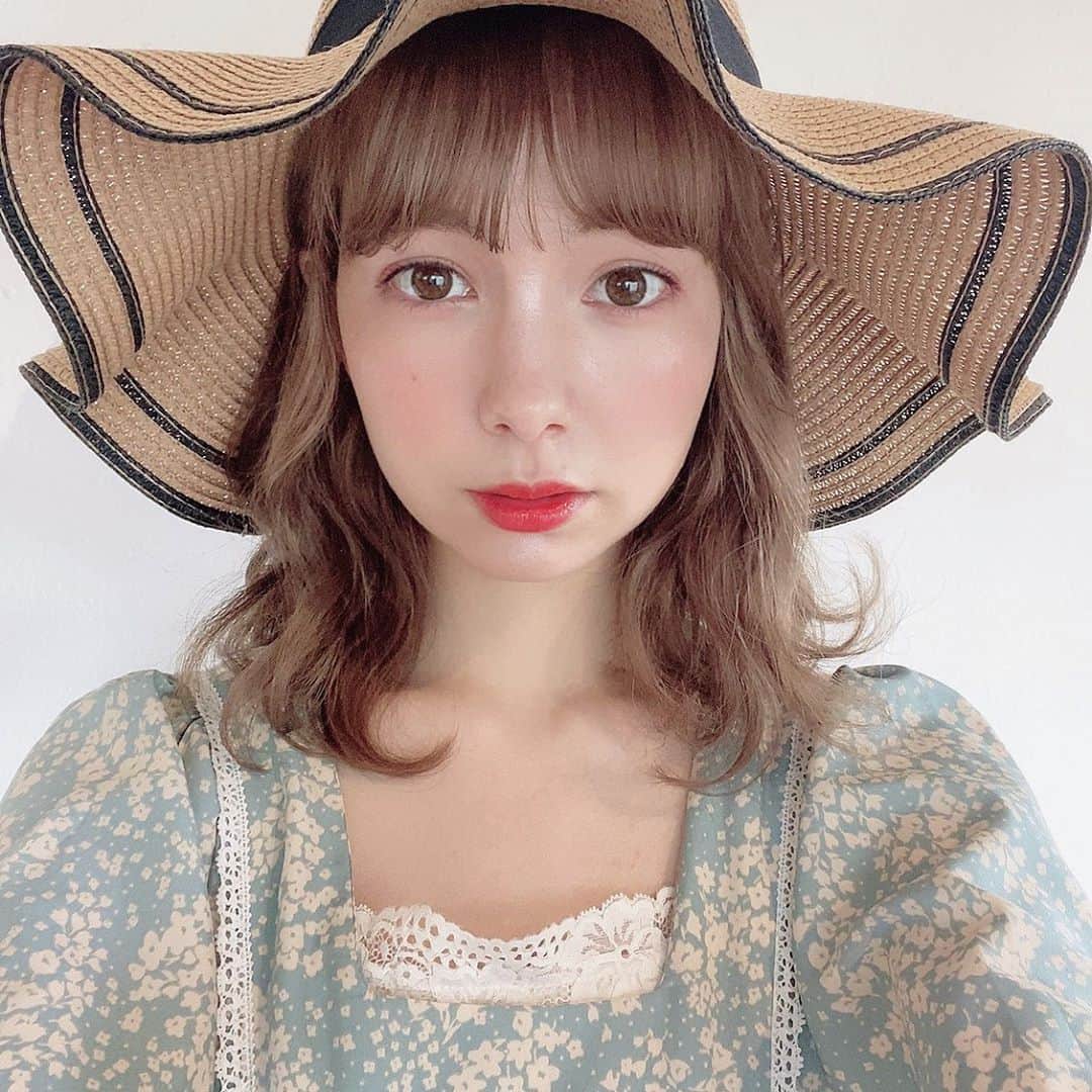 柴田あやなのインスタグラム：「更新がんばりますとは言ったもののまじで書くことないんで２枚目に育ててるまりもちゃん載せます。１枚目に載せる勇気はなかった〜。きのう200日記念日でした🥳❤️ オメ」
