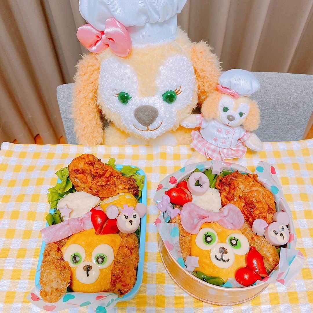 倉岡生夏のインスタグラム：「クッキーアン🍪ちゃん⭐️キャラ弁用の綺麗な卵の焼き方 ・ ・ キャラ弁プライベートレッスンでダッフィーフレンズのクッキーアンをつくりました⭐️ ・ ・ キャラ弁用の綺麗な卵の焼き方⭐️ 1 よく卵を溶いて、茶こしでこす。 2 油を塗ってよく熱したフライパンを濡れふきんの上にのせてジューて音がなくなるまで冷ます。 3 フライパンに薄く卵を入れます。(入れすぎ注意) 4 弱火で蓋をして蒸し焼きします。表面もぷるっと固まれば完成です！(5分位)  ・ ・ 薄い卵にする事で巻きやすいです^_^ 卵の下側がマット、表面が光沢のある黄色になるのでキャラによって使いわけてください〜💓 ・ ・ ・  ・  @kina.ootd   #おうちディズニー  #キャラ弁  #キャラ弁部 #愛され料理 #可愛いお弁当作りたい部  #クッキーアン  #ダッフィーフレンズ  #キャラ弁初心者  #クッキーアンキャラ弁  #kyaraben  #ディズニー弁当  #japanesanime #daffyfriends」