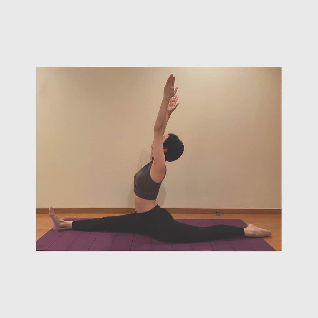 森なな子さんのインスタグラム写真 - (森なな子Instagram)「一応続けてます。 スタジオでのレッスンは、先生のポーズの説明が聞けるし、負荷がかかるところを意識しながらしっかりやれるんだけど、自分でやろうとすると知識が無いもんだから集中途切れるし困る事に気がついた。 調べたり動画見ながらやるのが限界かな。 兎にも角にもスッキリしました✌︎ #yoga #お家ヨガ」9月1日 21時39分 - nanako.m1988