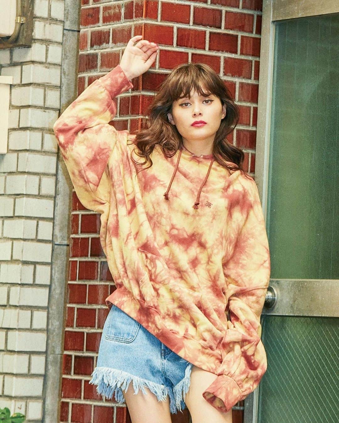 のインスタグラム：「. 【PRE ORDER】 . ▼tops タイダイルーズフーディ ￥8,800→￥7,920(tax in) GRN/PPL/BRN . 1つ1つニュアンスの違うタイダイがポイント♡ ショーパンと合わせてワンピース風や、 ワントーンコーデでも楽しめる着回し力抜群なフーディです。 .  jouetie official WEB STORE RUNWAY channel AUTUMN PRE ORDER ITEM 10%OFF ～9/2(THU)23:59 . @jouetie_official TOPページURLからチェック✔️ 商品詳細は画像をタップ🛒📌 . #jouetie #jouetie2020aw #jouetie_ootd #fashion #autumn #winter #street #mixstyle #ジュエティ」