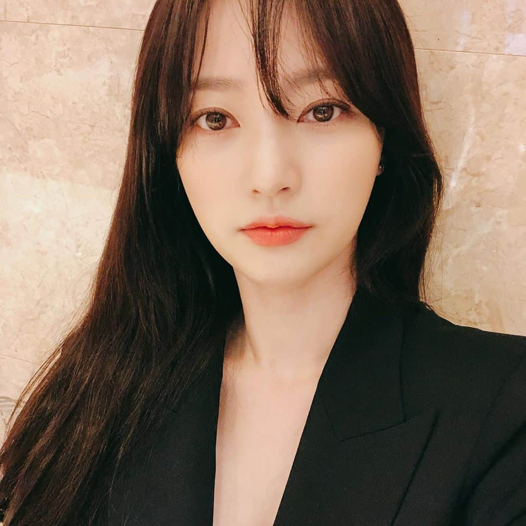 ソン・ハユンさんのインスタグラム写真 - (ソン・ハユンInstagram)「촬영중💋」9月1日 21時51分 - hayoonsong1202