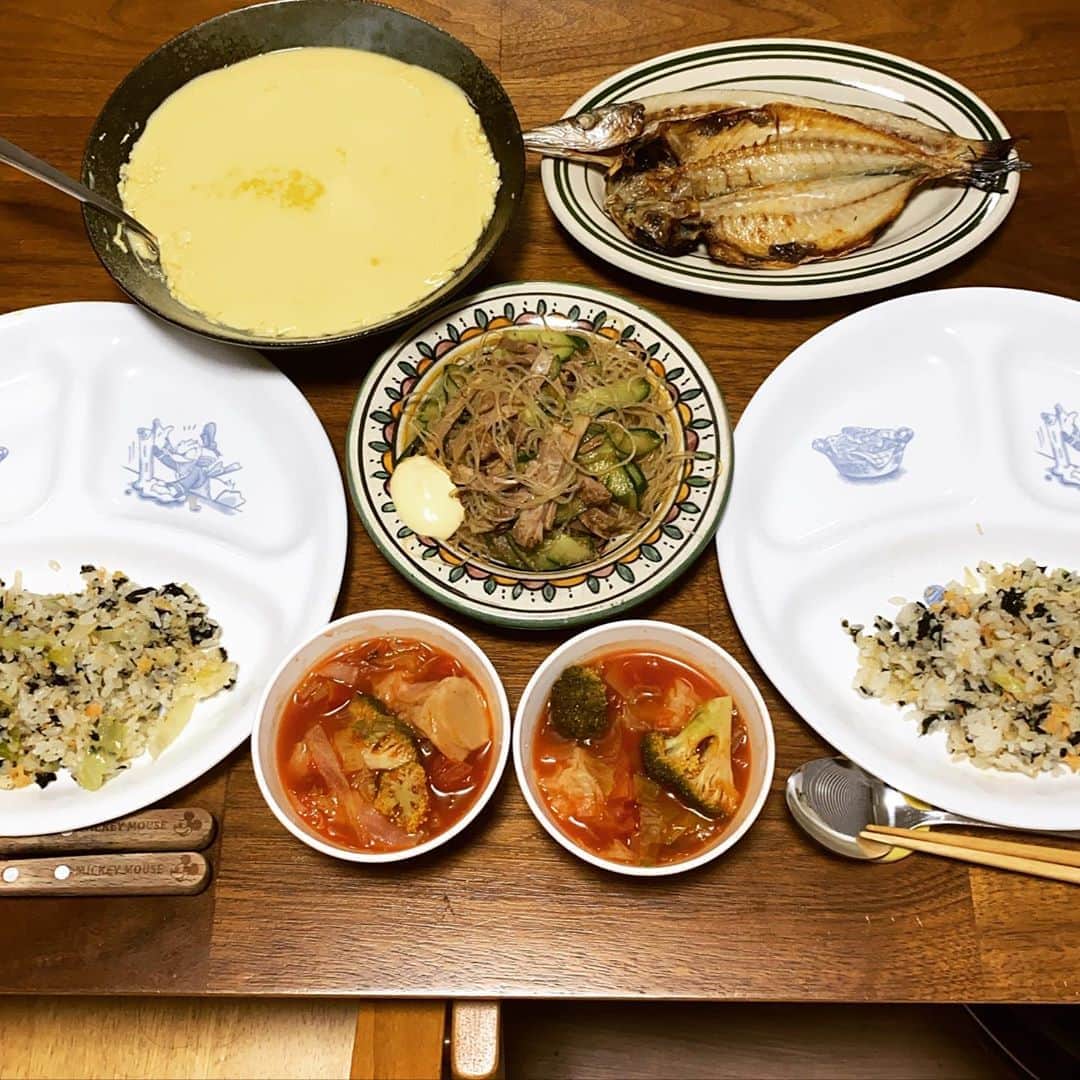 のインスタグラム：「#加島屋炒飯 #トマト缶使い切りスープ #焼豚春雨サラダ #満月に備えた豆乳コーン茶碗蒸し #箱根の干物ーズ  うむ。 納豆開けなくて良かったぜよ。  #西山食堂 #常に使い切りの先に #残り物出さない逆算スタイル #3人deピカン  質素とゆう平和。 言霊。  #焼売だってスープに入れちゃう #入れちゃえば美味しいダヨ  ぐないです。 完。」