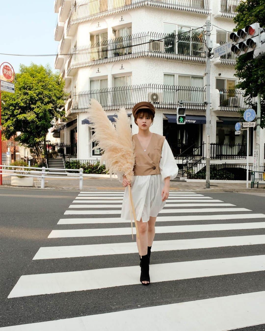 えなちぃのインスタグラム：「シャツワンピース可愛い🥺❤️ ボリュームのある、ワンピースだから、 着痩せ効果抜群です😁 インナーに、必ずショートパンツ履いてください☺️ 丈感も、嫌な部分を隠してくれるのでありがたいです❣️」
