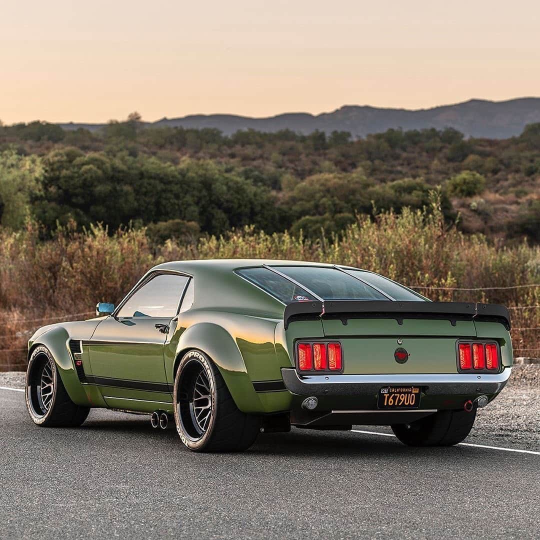 CarsWithoutLimitsさんのインスタグラム写真 - (CarsWithoutLimitsInstagram)「Ruffian Ford #Mustang #Boss427 Photo @drewphillipsphoto / @macmaninfi  #carswithoutlimits #ford」9月1日 21時58分 - carswithoutlimits