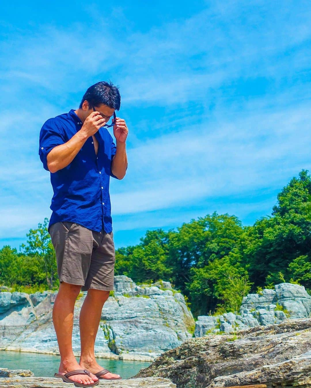 リバトラ YOSHITOさんのインスタグラム写真 - (リバトラ YOSHITOInstagram)「【自分で夏は終わりだと思ったら、その時が終わりなんじゃないかな】﻿ ﻿ この名言がある以上俺の夏はまだ終わらない☀️🏝﻿ ﻿ ﻿ #夏は終わらない#長瀞#秩父#岩畳#渓流下り#ラフティング#埼玉#筋トレ#筋肉#映えスポット#zara」9月1日 22時02分 - rebattler_