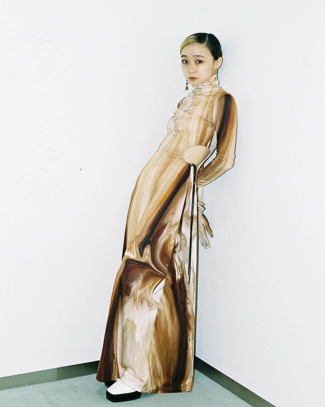 フジエリサコのインスタグラム：「153cmに見えるか！？見えるか。 このドレス、PARCO店でとっても売れてます。お早めに！！！🔥 #gvgv #shibuyaparco」