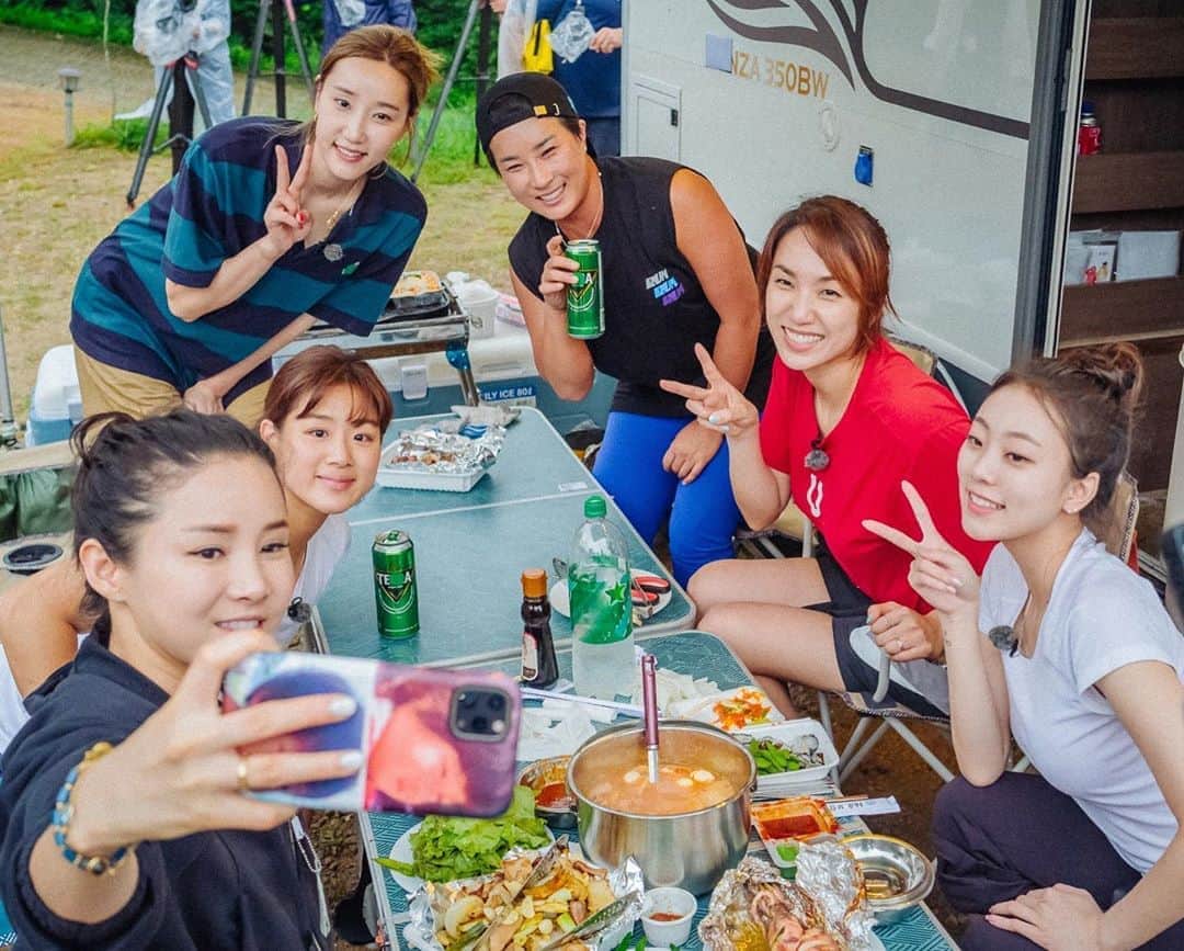 郭珉整のインスタグラム：「매주 화요일밤은  배가 아플때까지 웃는다ㅠㅠ🤣🤣 . . #노는언니 #은혜언니웰컴  #김치찌개팀허당」
