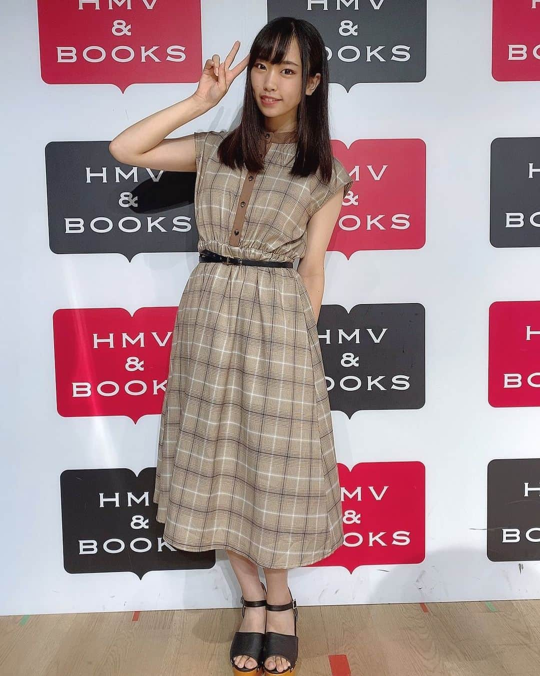 暁成実のインスタグラム：「・ 今日はこんな服きてたよ〜〜〜 だいすきなおばあちゃん達に買ってもらった お気に入りのワンピースです👐 ・ ・ #仮面女子 #イースターガールズ #大阪 #地下アイドル #仮面女子シアター #おばあちゃんっ子 #おじいちゃんっ子 #ワンピース #hmv  #ootd #idolfile #idolfilebikini  #followｍe」