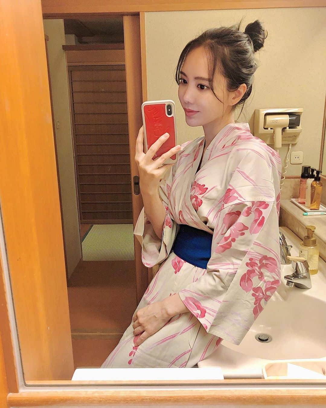 Aoiさんのインスタグラム写真 - (AoiInstagram)「いつだかの旅行へ行った時☺️ 浴衣を着たので記念に📸  #travel #旅行#温泉#浴衣」9月1日 22時26分 - aoioa