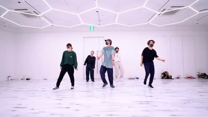 穴井隆文のインスタグラム：「Taabow workshop﻿ @enstudio_shibuya ﻿ @endancestudio ﻿ ﻿ ﻿ 不可幸力 / @vaundy_engawa  ﻿ ﻿ 久しぶりにワークショップさせていただきました！﻿ 来てくれたみんなありがとう！！﻿ 楽しかったー！！﻿ 自由に踊ってって言ったらみんな自由過ぎて好きだわー﻿ ﻿ ﻿ #taabow ﻿ #vaundy #不可幸力﻿ #enstudioshibuya ﻿ #endancestudio﻿ #dance #workshop」