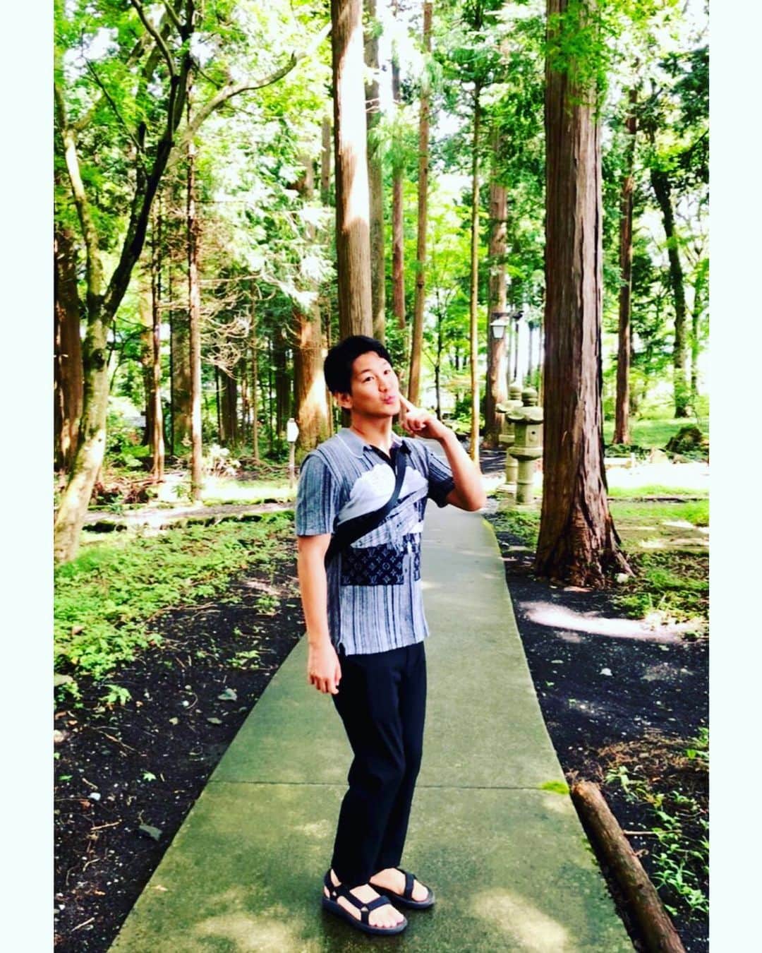 小野田龍之介さんのインスタグラム写真 - (小野田龍之介Instagram)「9月はじまり🍁 とある日に森の中で深呼吸の巻。笑笑 今月もよろしくお願いします🙏」9月1日 22時40分 - ryunosuke_onoda