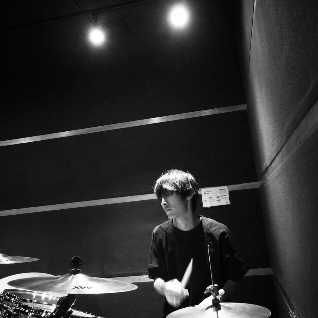 ナガイケジョーさんのインスタグラム写真 - (ナガイケジョーInstagram)「今にも止まりそうなビートを刻む練習。 #drums」9月1日 22時50分 - joenagaike