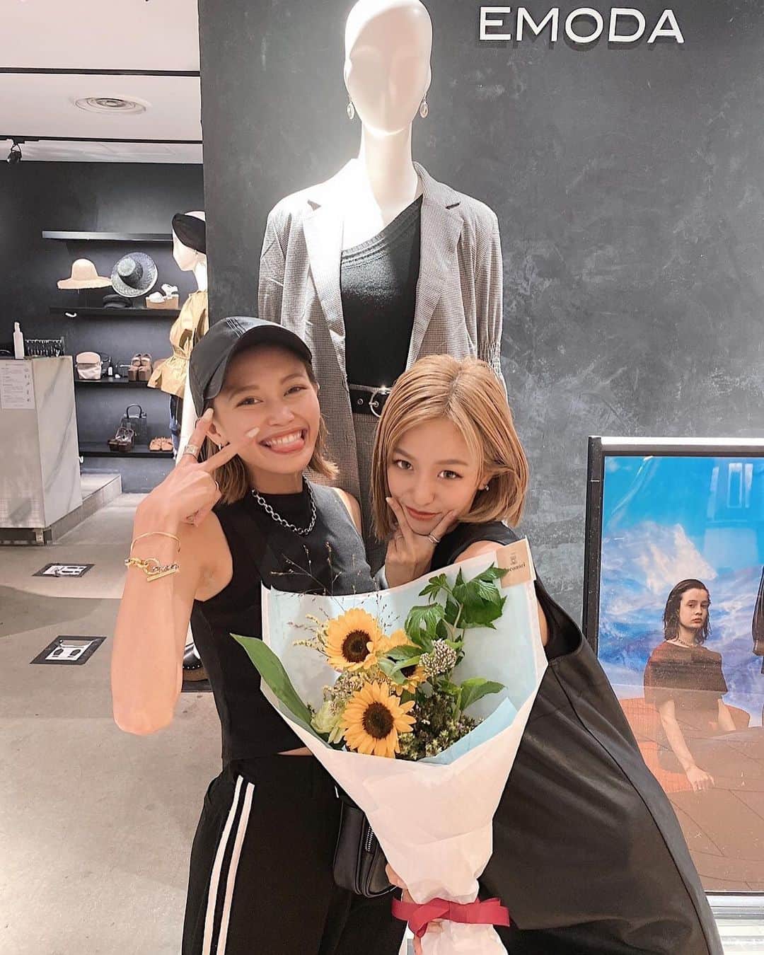kazuki youdaのインスタグラム：「_  みのりさん8年間店舗お疲れ様でした🧏🏻‍♀️ みのりさんとはじめましてしたの いつだろーって遡ってたら4年前だったw 色々あったけど1番は長い間 たくさんありがとうございました♥️」