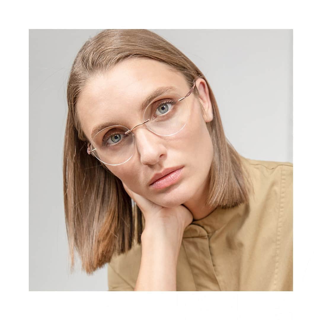 シルエットのインスタグラム：「Minimalist ideals lead to simple, elegant design. The beauty of the Titan Dynamics Contour collection is that its rimless frames are stripped back to the essentials. ⁠Featuring: Titan Dynamics Contour 5540 .⁠ .⁠ .⁠ #silhouetteeyewear #tryitwearitloveit #eyeweardesign #luxuryeyewear #fashioneyewear #opticalframes」