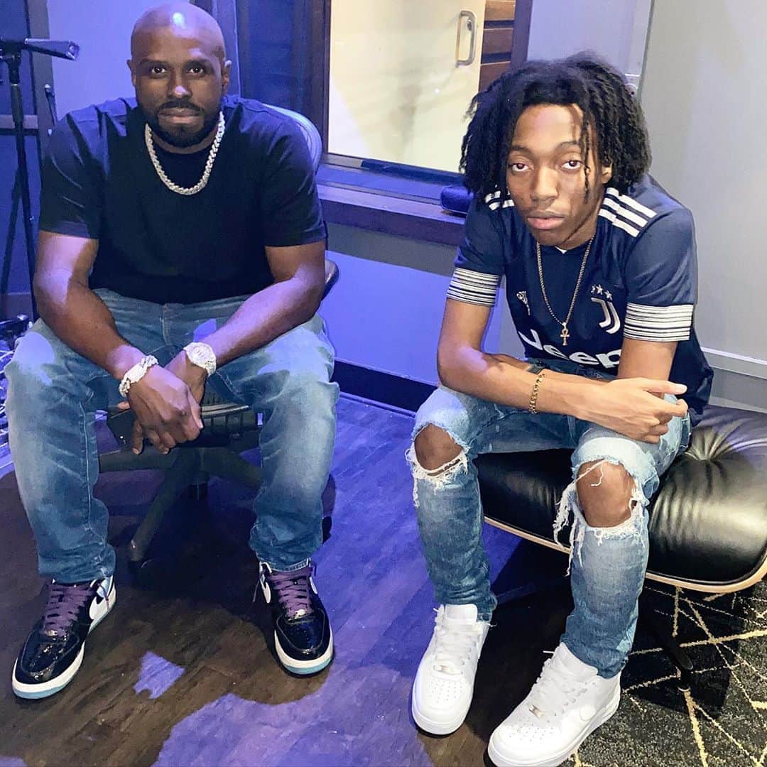 ファンクマスター・フレックスのインスタグラム：「Shhhhhhh! Still working! Still putting my project together! Almost done! Just finishing a few joints! @liltecca and @geezyayy I appreciate y’all! Queens/Long Island! I know my head-pause-is shinny! WHAT OTHER ARTIST SHOULD I PUT ON THIS PROJECT?」