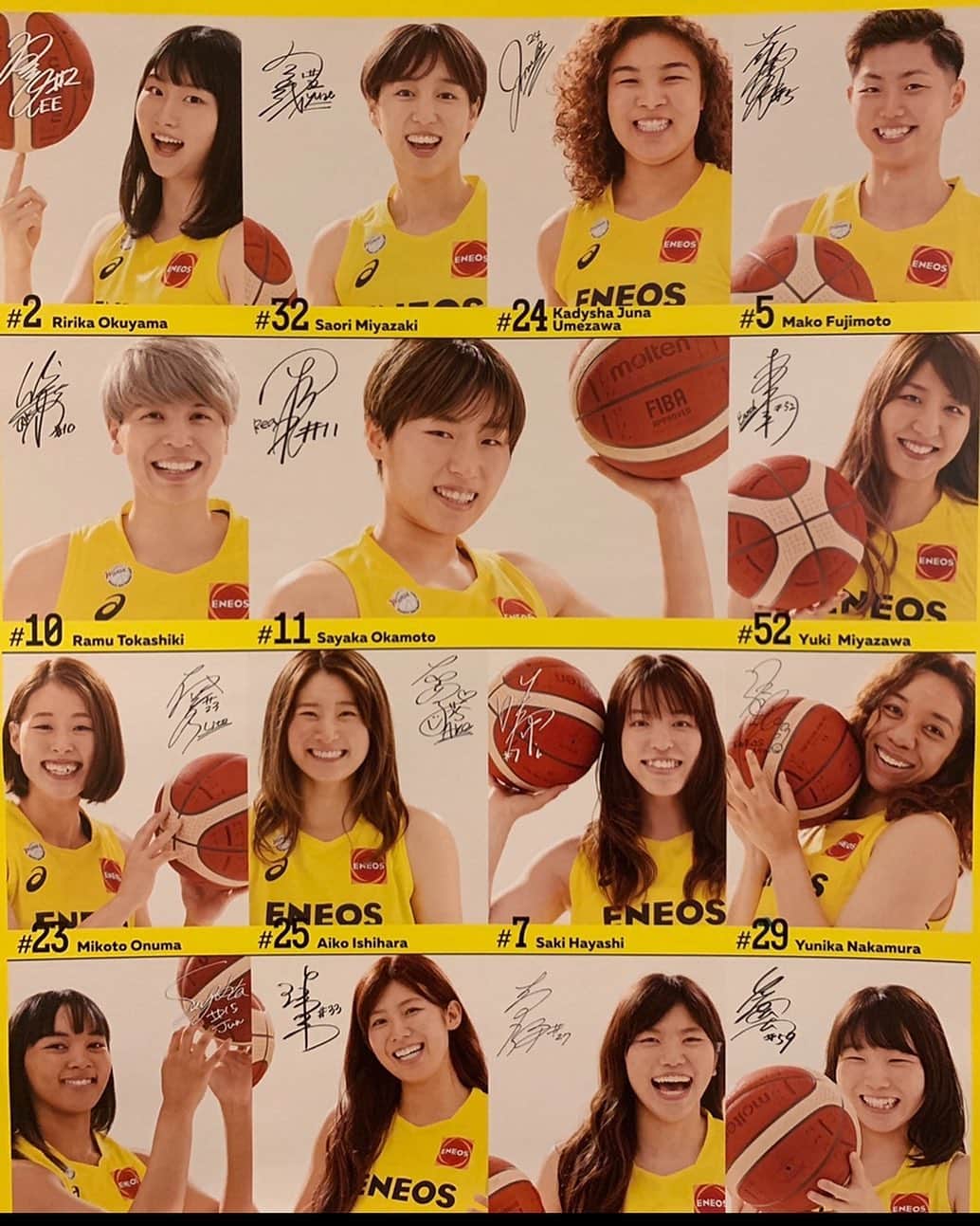 岡本彩也花のインスタグラム：「2020〜2021 🌻ENEOS sunflowers🌻 みなさん、今シーズンも応援よろしくお願いします！ . . #ENEOSになりました #🌻 #みんな可愛いね🙆‍♀️ #若干何人か少年混ざってるけど #目あいてないと思うじゃん？ #これあいてる方だよ #100%全力で目あけてるけど #目あけてーって毎年言われる #こんな私ですが何事にも全力です #29歳頑張るぞー💪」
