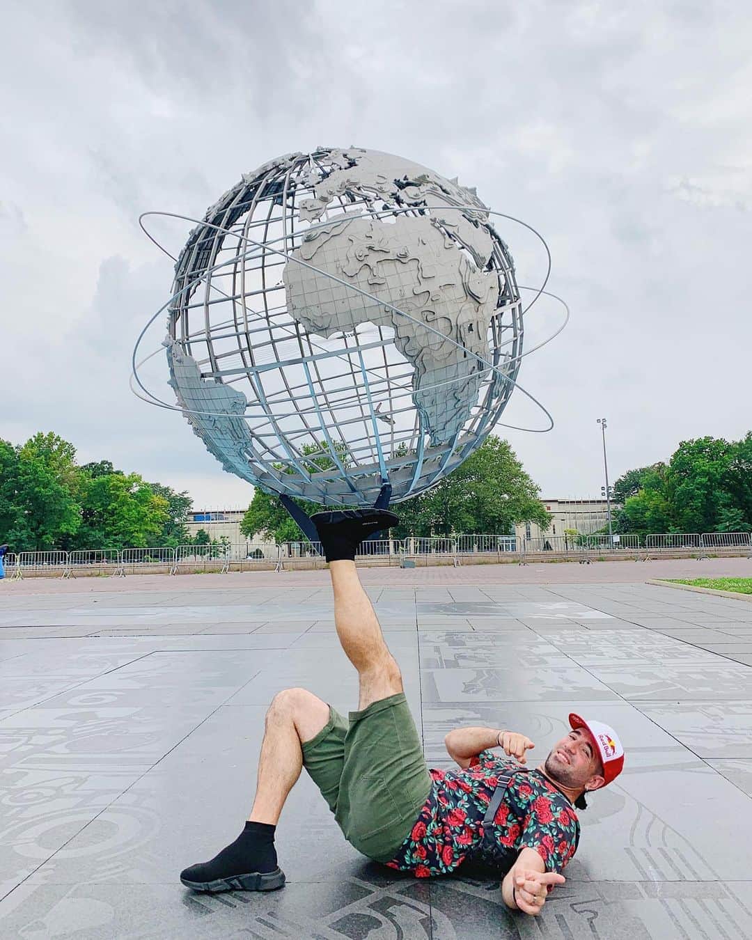 ショーン・ガルニエのインスタグラム：「TAG A THE BEST FREESTYLER YOU KNOW ⬇️⬇️⬇️ 🔸 Every 1st September is the world freestyle day that’s mean all the freestyler around the world are celebrating but we include also street footballer and any baller! So happy world freestyle day to everyone . 🔸 @urbanball are reposting the best clip on story  🔸 Thanks @danwood9 @thewffa to make it happen 👊🏼👊🏼👊🏼  #seangarnier #seanfreestyle #urbanballer #football #worldfreestyleday #freestylefootball #streetfootball #allyouneedisaball」