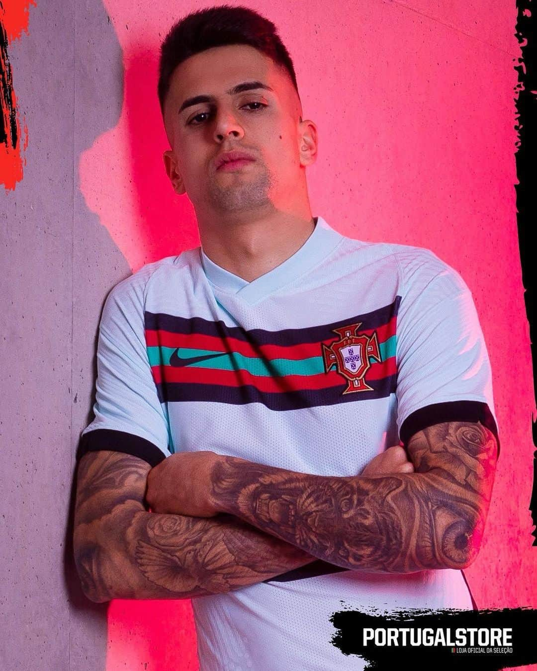 ジョアン・カンセロさんのインスタグラム写真 - (ジョアン・カンセロInstagram)「🇵🇹 PORTUGAL🏆 #VamosTodos #VamosComTudo  👉 portugalstore.fpf.pt @nike @portugal @polarissports @diogogppinto #mommyblessme」9月1日 23時08分 - jpcancelo