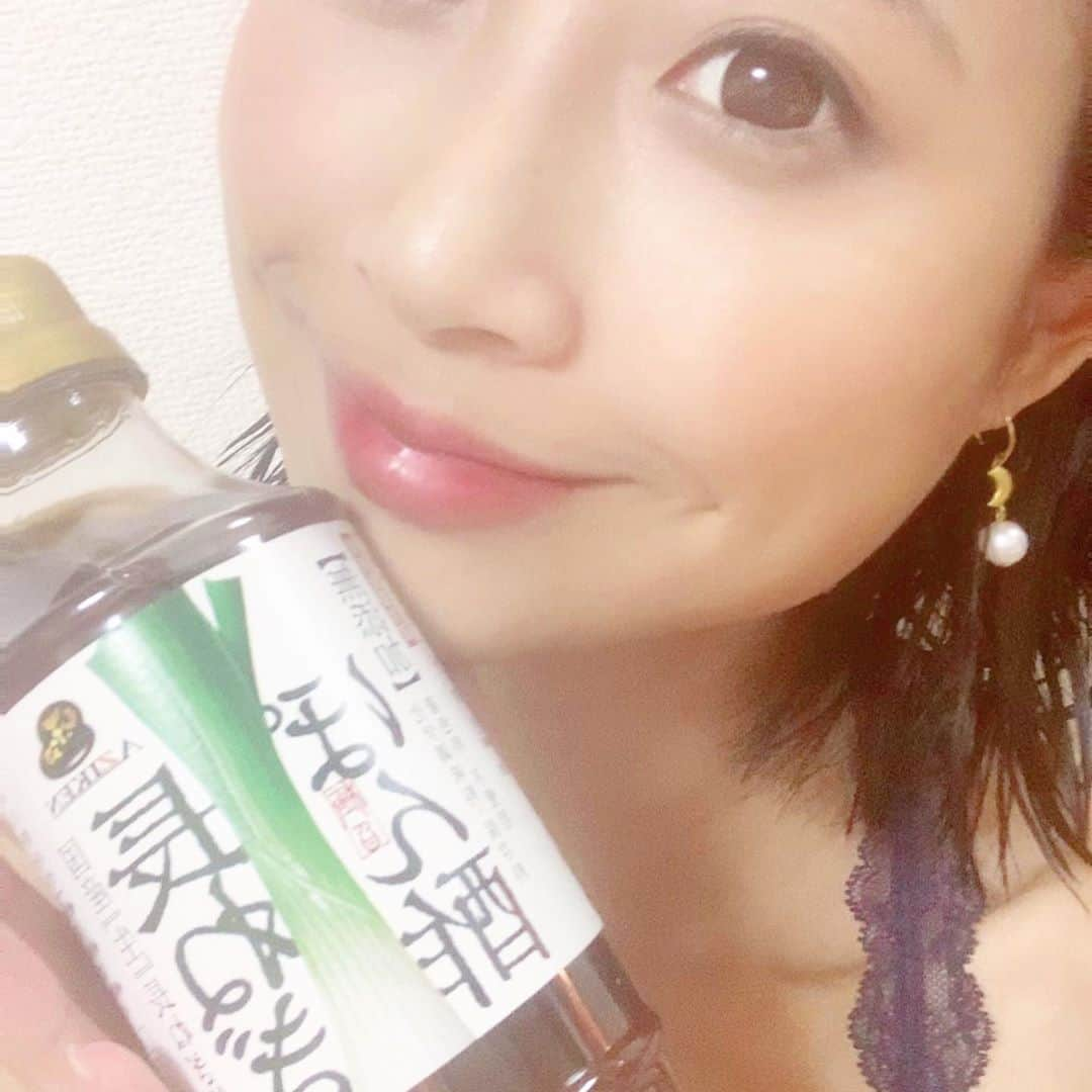 桜井未来さんのインスタグラム写真 - (桜井未来Instagram)「長ネギポン酢、無添加でめっちゃ美味しいよ😍💓  広報の仕事の為にYouTubeマスターしたくて、人のを見たりして勉強してたら、ついつい食べもの系動画を見てしまって🤣💦（笑） 大食いのロシアン佐藤さんが紹介してたのww  こちらで買えますよー💁‍♀️ @aziken1988  https://store.shopping.yahoo.co.jp/yamanashi-online/ajiken.html ・ 子供が食べるものは、身体に良い物を選びたい...☺️💓 ・ ・ ・ #無添加 #オーガニック #organic #レトルト #AZIKEN #味研　#長ねぎポン酢 #無添加たれ #ロシアン佐藤 #ChusmaWOMANS #男の子ママ #女の子ママ #ママ #baby #ママ友募集 #赤ちゃんのいる生活 #都内ママ #ベビスタグラム #mamagirl #ベビフル #コドモダカラ #コドモノ #ママリ #親バカ部 #ベビモ」9月1日 23時11分 - miki.sakurai0214