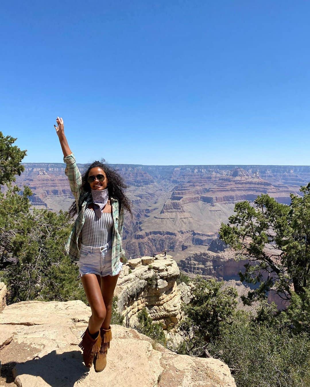 のインスタグラム：「What a trip! Good bye summer explorations, America you are simply stunning & these cowgirls love you 🤠 & are grateful to have explored your vast lands together 🦅  #rachelroy  #arizona🌵  #grandcanyon  #grandcanyonnationalpark  #arixonalife #arizonaexplorers」
