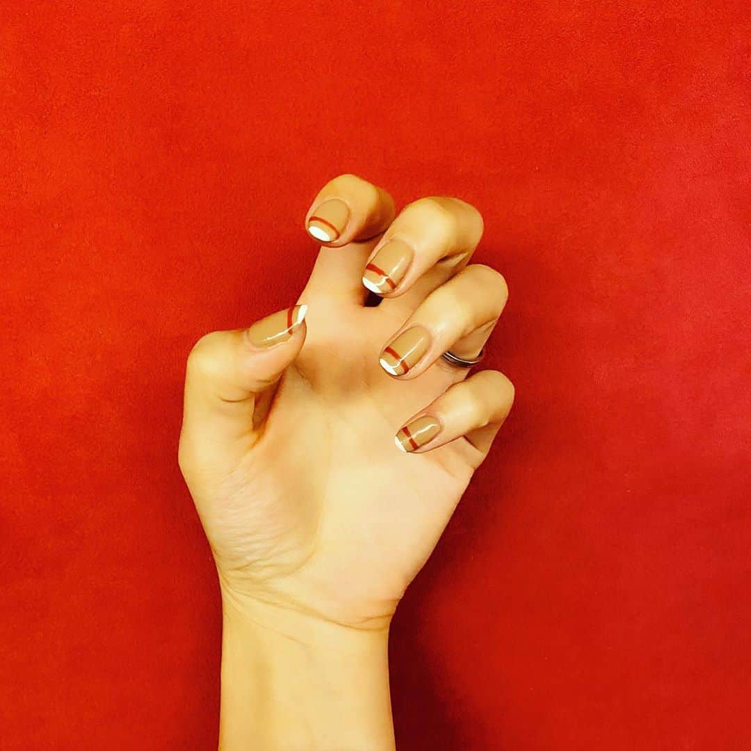 木村安梨沙のインスタグラム：「new nail 💅　 🤍　@salon_doudou  @layla0327 ありがとう🥰💕」