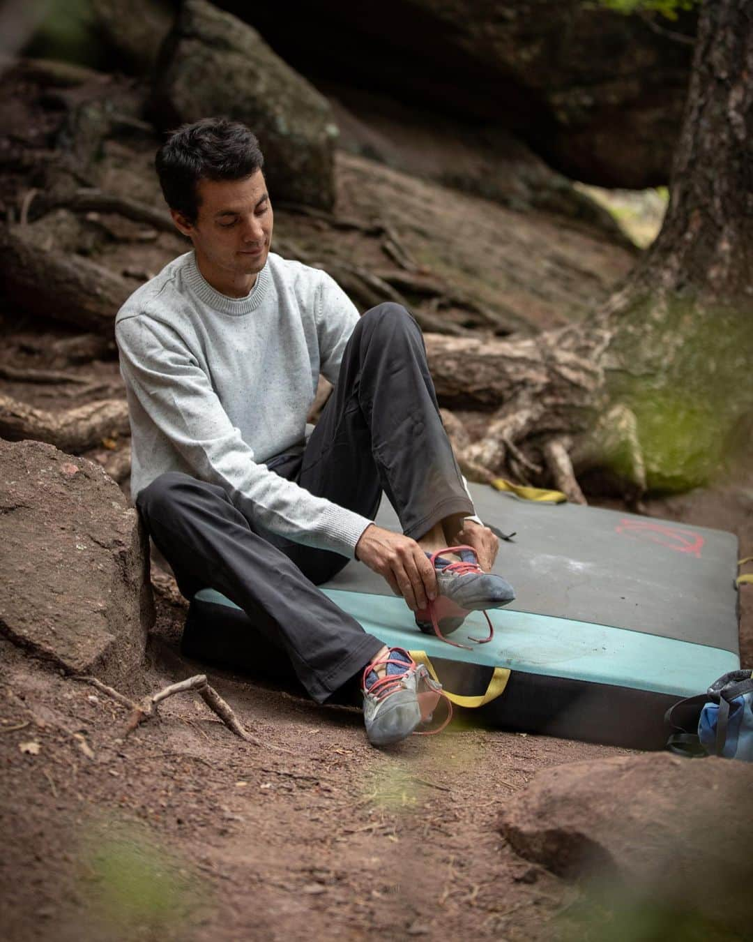 ポール・ロビンソンさんのインスタグラム写真 - (ポール・ロビンソンInstagram)「Over the weekend, I got out to the local bouldering area, Flagstaff. Living in Boulder, CO it is amazing to have climbing so close to home. It was really fun to revisit some old classics that I had not tried in years!   I have been wearing the @prana Stretch Zion material for over a decade now. These pants have never let me down when I am out climbing all over the world. There is no doubt there is always at least one pair of Stretch Zions in my luggage for every trip I go on!  #sponsored #pranaambassador #StretchZion #bouldering  Photos: @lizzy.ellison」9月1日 23時22分 - paulrobinson87