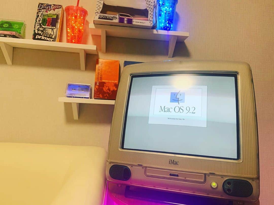 タケヤキ翔さんのインスタグラム写真 - (タケヤキ翔Instagram)「新しい撮影部屋。初代Macにインベーダーゲーム機。どっちも動くよ」9月1日 23時22分 - takeyakisyou