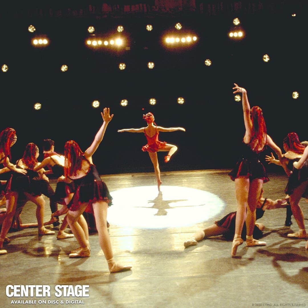アマンダ・シュルのインスタグラム：「Tonight! #abtcenterstage at 7:30 EDT on ABTs YouTube page. 🩰💃🩰  • • 🚨Edit🚨: YouTube Premiere link in bio. Tickets for Zoom fundraiser at abt.org 📸: @barrywetcher  #imayormaynotbewearingtheseduringthezoomchat #partyonthetoppointersonthebottom #noonecallsthempointers #centerstage」