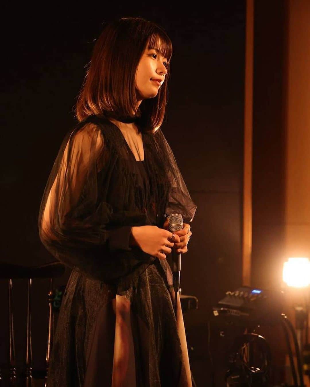 足立佳奈のインスタグラム：「LIVEの衣装が、 本当に好きでした☺️☺️  3rd Anniversary Streaming Live" with Love "🧡🤍  9/5(土)23:59まで 配信されてるからまだ間に合うよー！  チケットは9/5(土)12:00まで購入できるよんっ！  🔻チケットはコチラ https://t.co/yRSQrIqg0F」