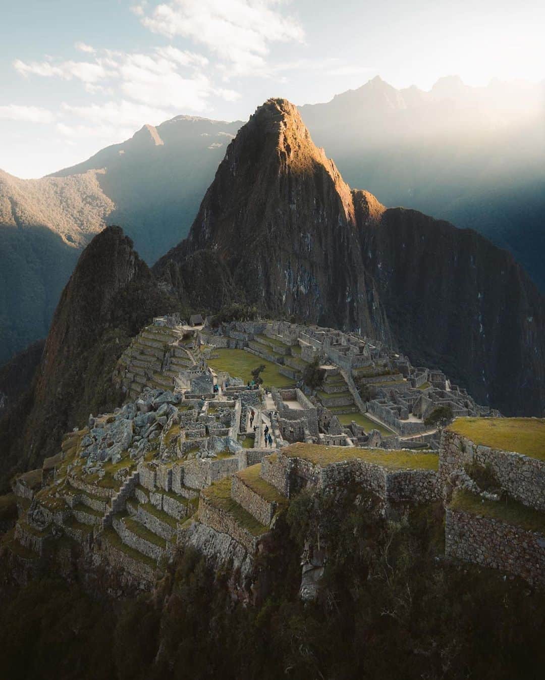 Canon Photographyさんのインスタグラム写真 - (Canon PhotographyInstagram)「Stunning landscapes of Peru ⛰ Photography // @zachtesta Curated by @steffeneisenacher  #peru #rainbowmountain #llama #machupicchu #mountains」9月1日 23時21分 - cpcollectives