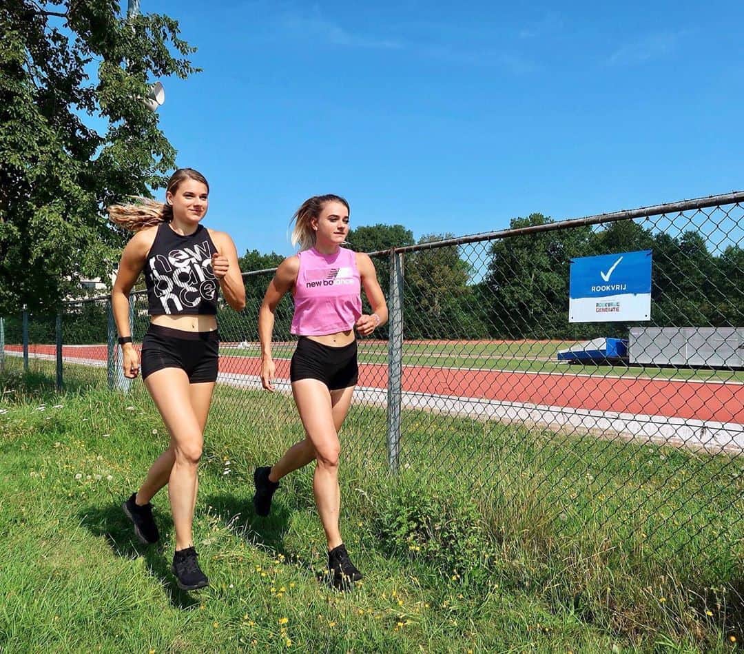 ラウラ・デ・ウィットのインスタグラム：「Health is one of the most important things. That’s the reason I believe that kids should grow up in a smoking free environment. Kids should be able to sport and play together at a smoke-free place. From now on all schoolyards in the Netherlands are smoke free & the sportclubs are next! 🙌🏼  Luckily our club @avtrias is already a non-smoking club, but not all public places where kids come to train or play are. Help me and sign the initiative to get more clubs and playgrounds in NL smoke free. Show kids the right example! Check the link in my bio or swipe up in my story ❤️ #RookvrijeGeneratie」