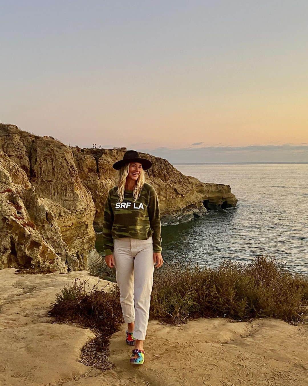 キャメロン・リチャードソンのインスタグラム：「Seeing old places I have been as new again and thinking about how far I’ve come. ❤️ I hope you find some joy in your day.」